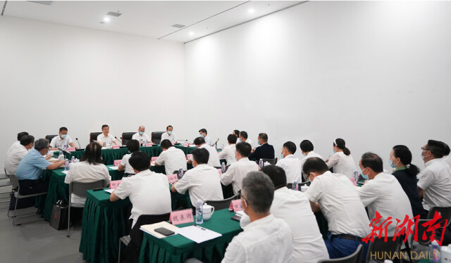 張慶偉在省文聯(lián)省作協(xié)調(diào)研：創(chuàng)作無愧于時(shí)代無愧于人民的精品力作 為建設(shè)現(xiàn)代化新湖南提供強(qiáng)大精神動(dòng)力